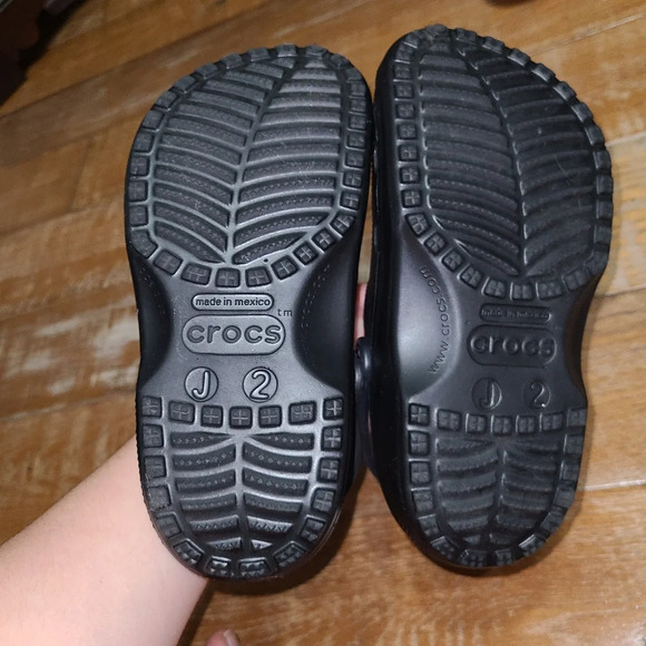 Crocs Black Unisex Kids Junior Size 2 Comfort Clogs - Picture 5 of 8